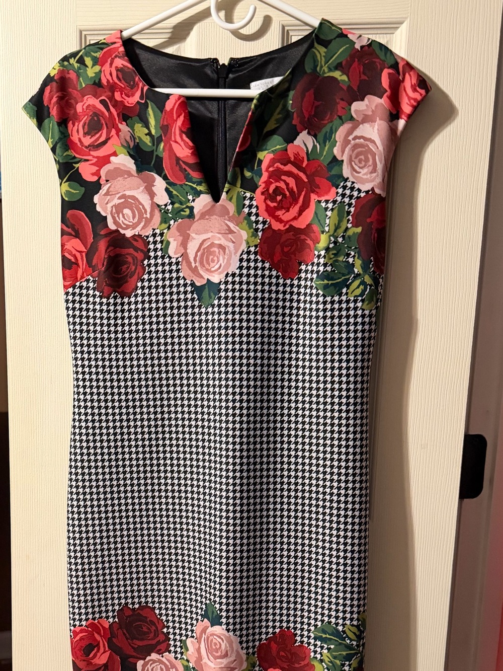 Floral Rose Houndstooth Sheath Dress - Black & Red
